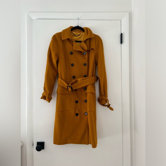 Burberry Mustard Trench Coat  just freshly dry cleaned.  100% Cashmere . - Picture 7 of 16
